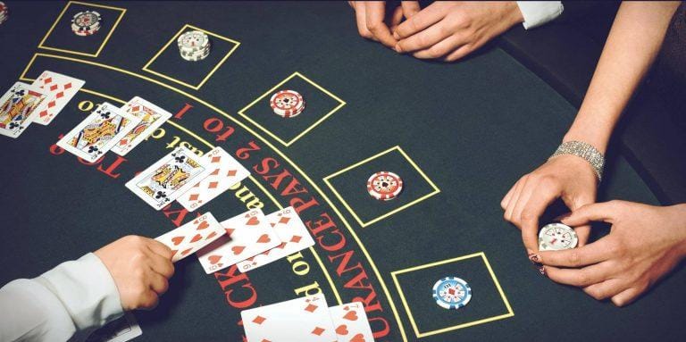 Blackjack EV88 có luật chơi gì và cửa cược nào hot nhất?