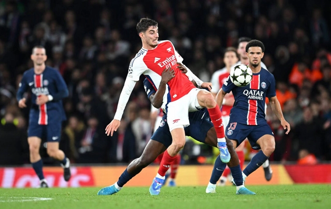 Alan Shearer chia sẻ về tư duy chơi bóng và cách di chuyển của một tiền đạo hiện đại
