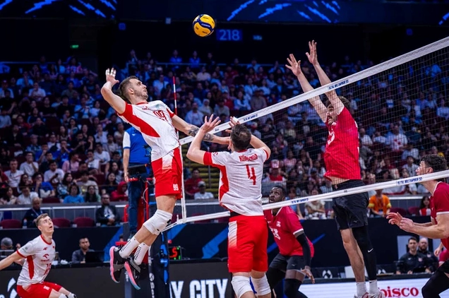 Đội tuyển bóng chuyền nam Ba Lan ăn mừng chiến thắng đầy cảm xúc tại vòng tứ kết giải vô địch thế giới