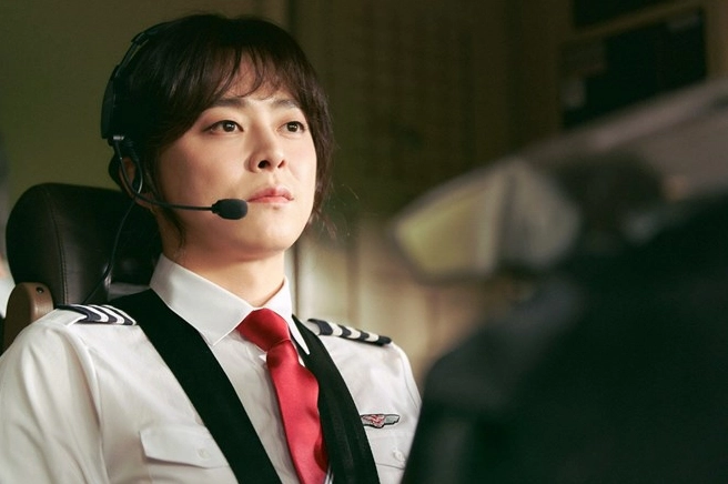 Hình ảnh nam diễn viên Jo Jung Suk với gương mặt góc cạnh sau khi giảm cân để chuẩn bị cho vai diễn mới