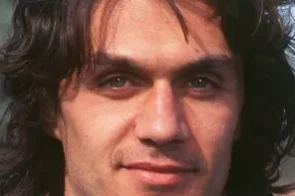 Paolo Maldini và bản tình ca bất tử của nghệ thuật phòng ngự