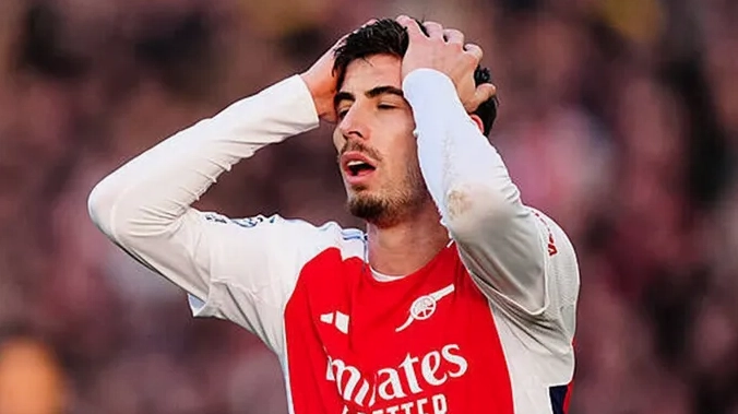 Tiền đạo Kai Havertz gặp chấn thương gân kheo trong một trận đấu căng thẳng tại Ngoại hạng Anh