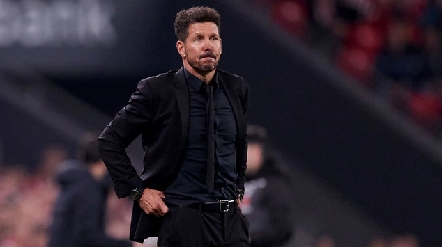 HLV Diego Simeone trong một buổi tập huấn luyện chiến thuật cho các cầu thủ