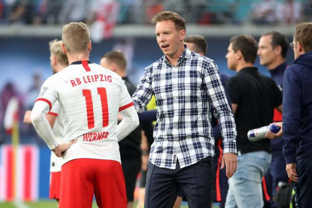 HLV Julian Nagelsmann với phong cách chỉn chu và nghiêm khắc trên băng ghế huấn luyện của đội bóng RB Leipzig